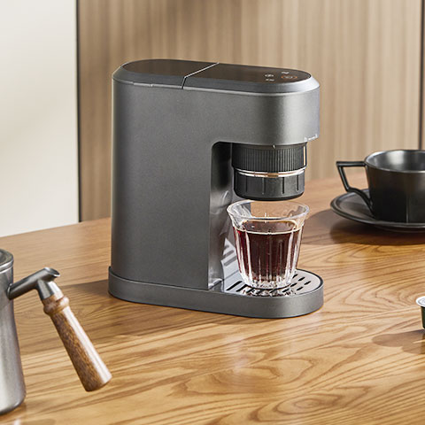Qual è la differenza tra una caffettiera e una macchina da caffè?